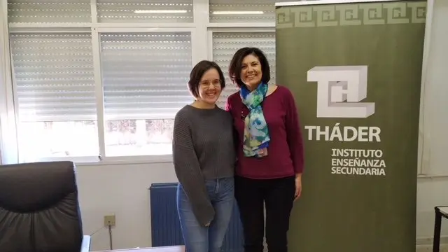 Alumna y profesora del IES. Th&aacute;der./ M.A.