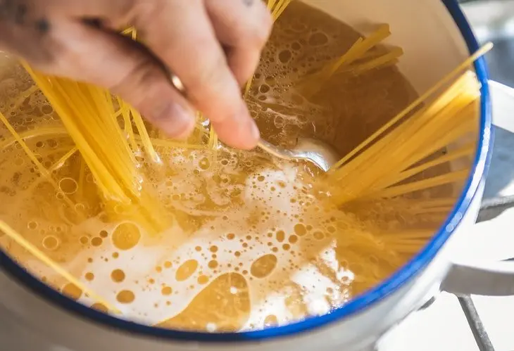 Pasta cocin&aacute;ndose. / Pexels.com.