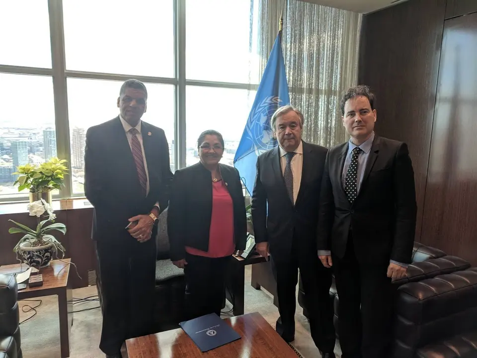 David Balsa, presidente de la Conferencia Eurocentroamericana (derecha), al lado de Antonio Guterres, secretario general de la ONU. Irma Amaya es la presidenta Parlamento Centroamericano. / Mundiario