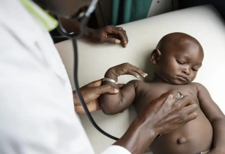 Ni&ntilde;o con la enfermedad de Malaria. / El Mundo.