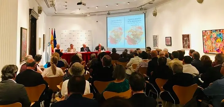 Alfonso García reunió a más de cien personas en la presentación de su libro en Madrid. / Mundiario