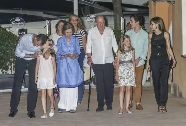 comienzan-las-vacaciones-de-la-familia-real [640x480]