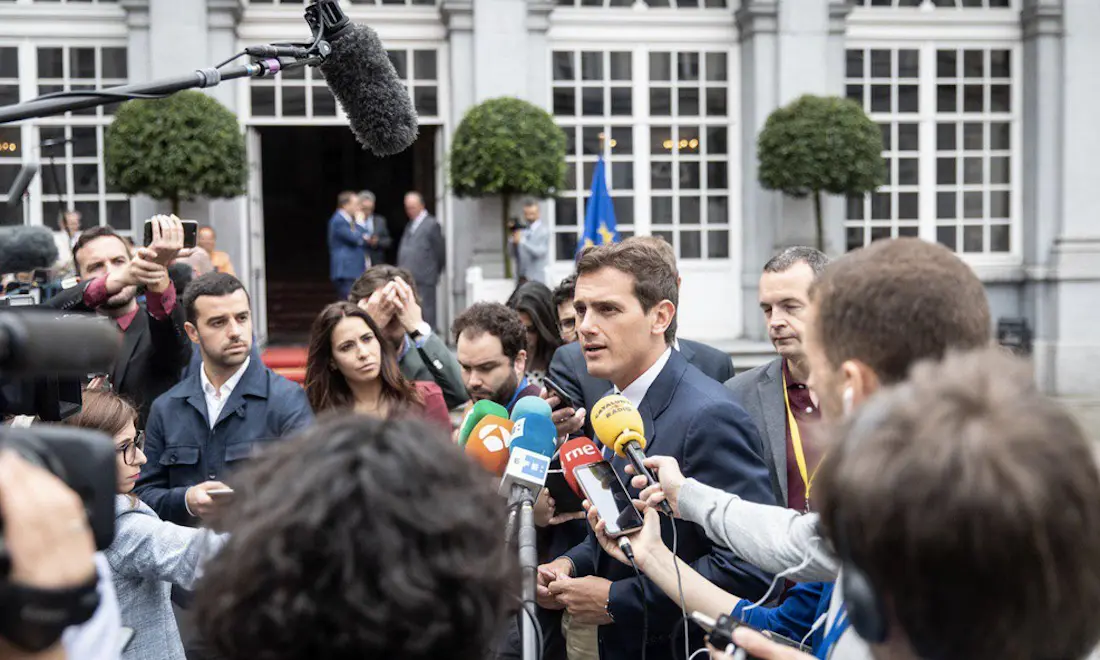 Albert Rivera atendiendo a la prensa en Bruselas. / Tw @Cs_Europa