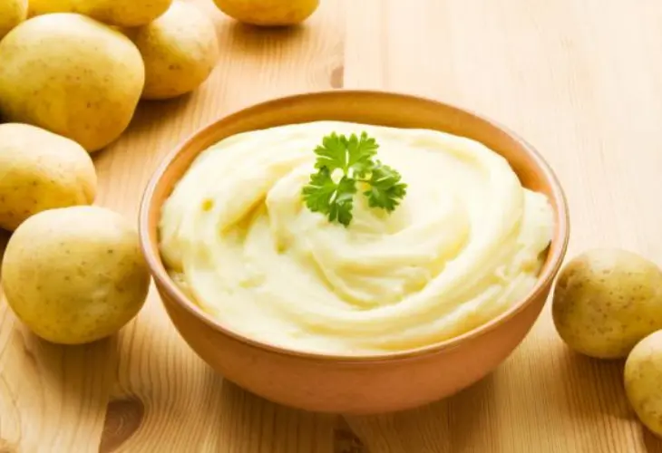 Pur&eacute; de patatas. / Comida Uncomo.