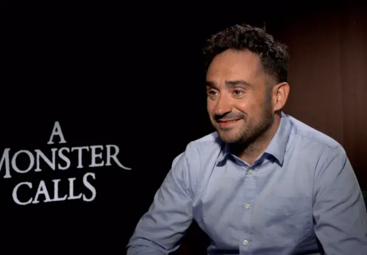 J. A. Bayona, director. RR SS.