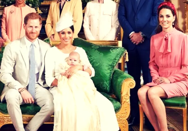 Pr&iacute;ncipe Harry y Meghan Markle, duques de Sussex, junto a su hijo Archie y la duquesa de Cambridge, Kate Middleton. Instagram.