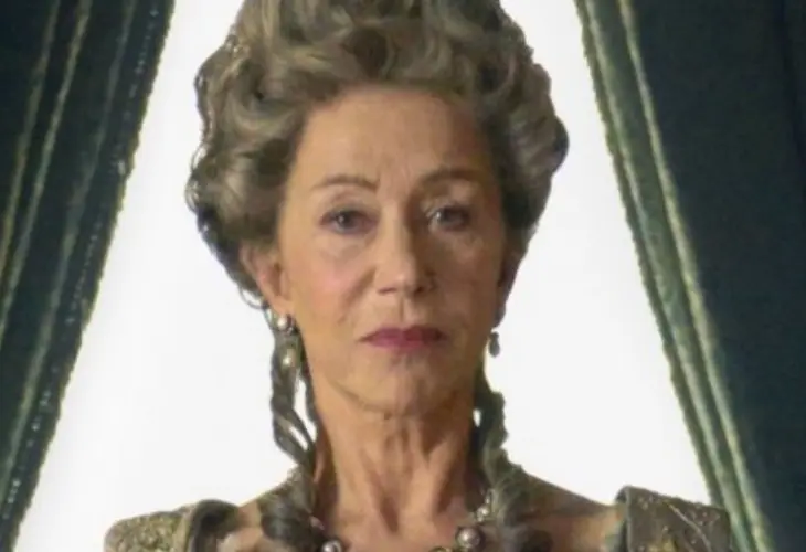 Helen Mirren como Catalina II de Rusia en Catherine the Great. / Frock Flicks.