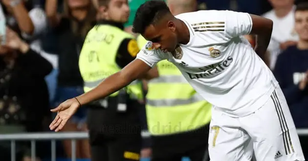 Rodrygo Goes durante la celebraci&oacute;n del gol que anot&oacute; en el encuentro ante el Osasuna. / Twitter
