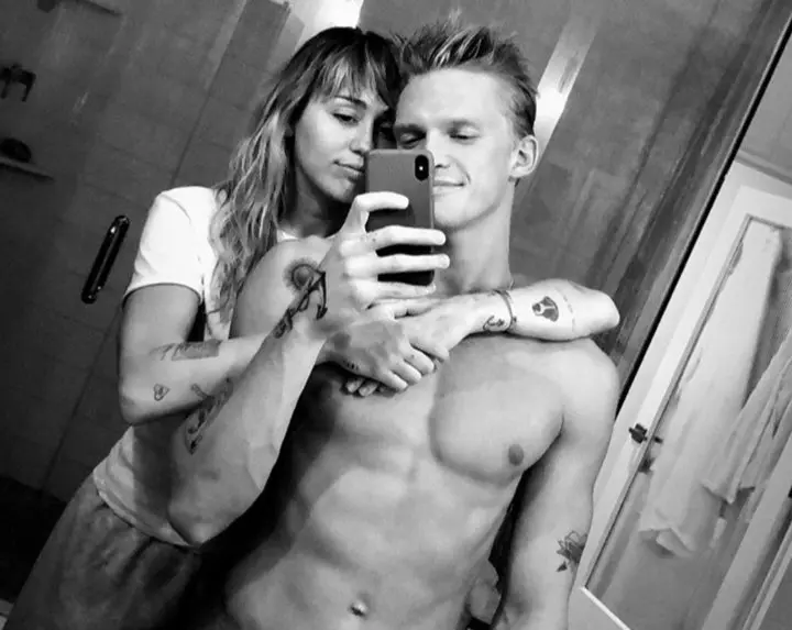 Miley Cyrus y Cody Simpson. Instagram.