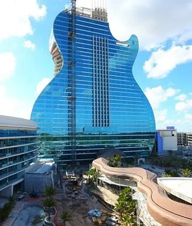 El hotel-guitarra de Hollywood, Florida /  browardpalmbeach.com copy