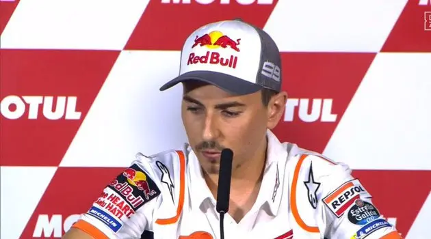 Jorge Lorenzo durante la rueda de prensa en la que anunci&oacute; su retiro de las pistas. / Twitter