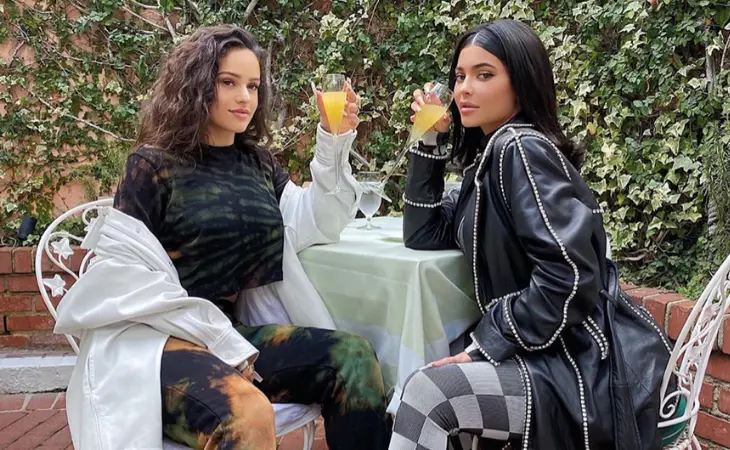 Rosal&iacute;a, cantante; y Kylie Jenner, personalidad de televisi&oacute;n y empresaria. Instagram.