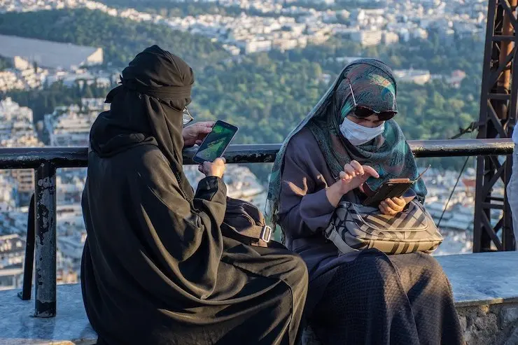 Mujeres usando niqab. / hjrivas. / Pixabay