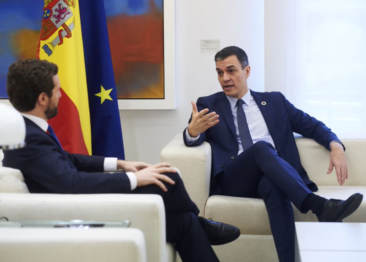 Pablo Casado y Pedro S&aacute;nchez. / RR SS