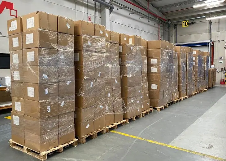 Lote de cajas con mascarillas  / Mundiario