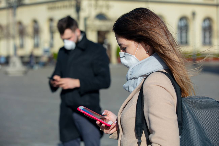 Personas con mascarillas. / Unsplash