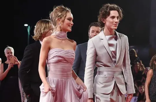 Timoth&eacute;e Chalamet y Lily-Rose Depp.