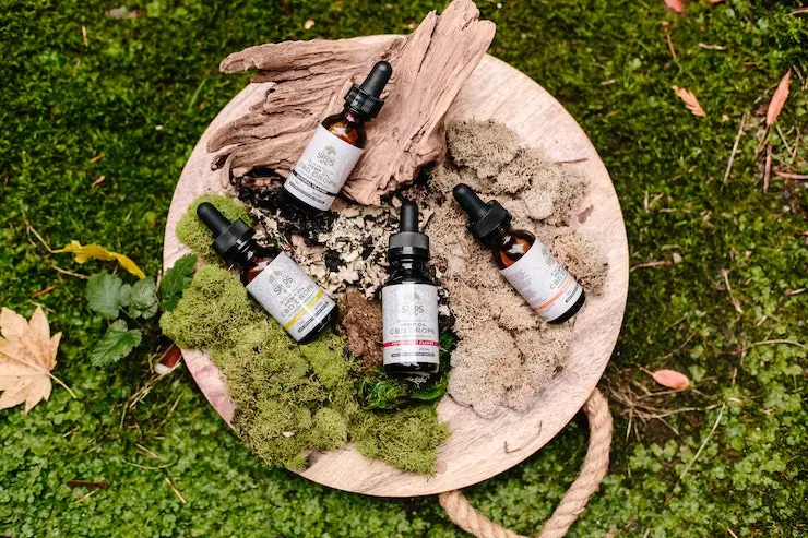 Botellas de aceite de CBD.
