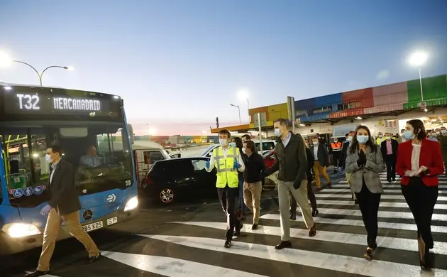 Los Reyes a su llegada a Mercamadrid. / Casareal.es