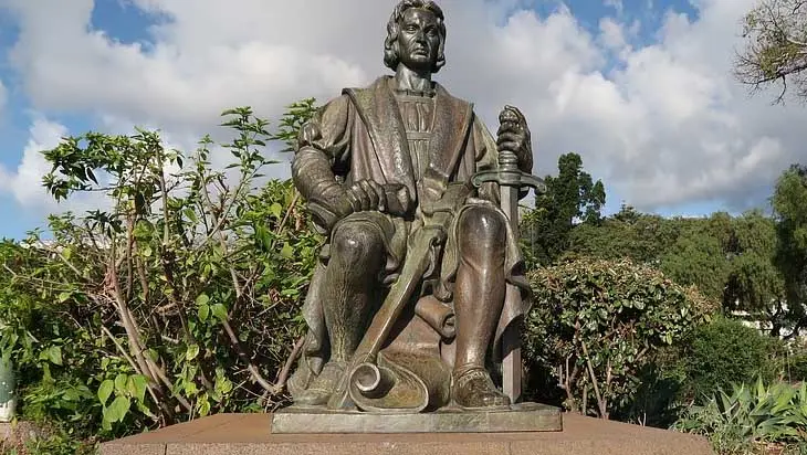 Una estatua de Crist&oacute;bal Col&oacute;n ubicada en Madeira (Portugal). / Pixabay