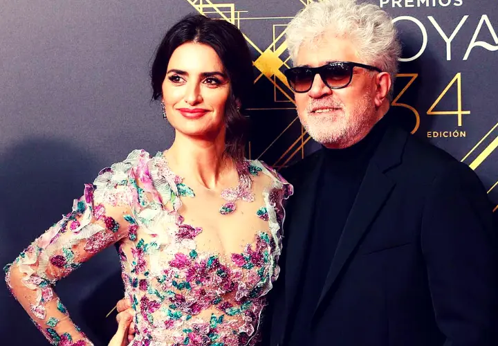 Pen&eacute;lope Cruz, actriz; junto a Pedro Almod&oacute;var, director. RR SS.