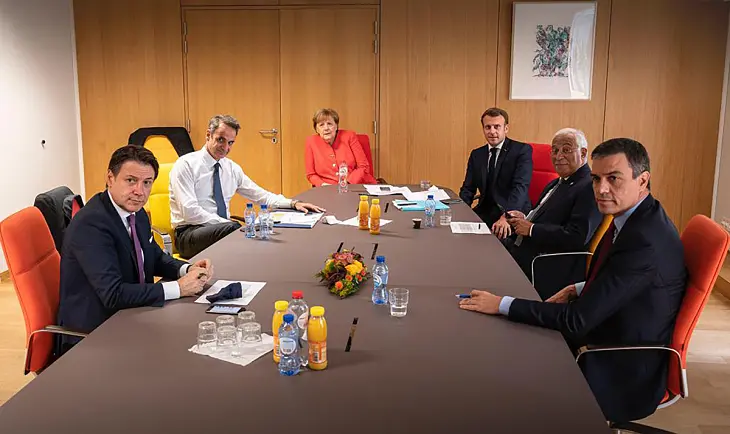 El primer ministro italiano, Giuseppe Conte; el primer ministro griego, Kyriakos Mitsotakis; la canciller alemana, Angela Merkel; el presidente franc&eacute;s, Emmanuel Macron; el primer ministro portugu&eacute;s, Ant&oacute;nio Costa, y el presidente del Gobierno espa&ntilde;ol, Pedro S&aacute;nchez. / @PrimeministerGR