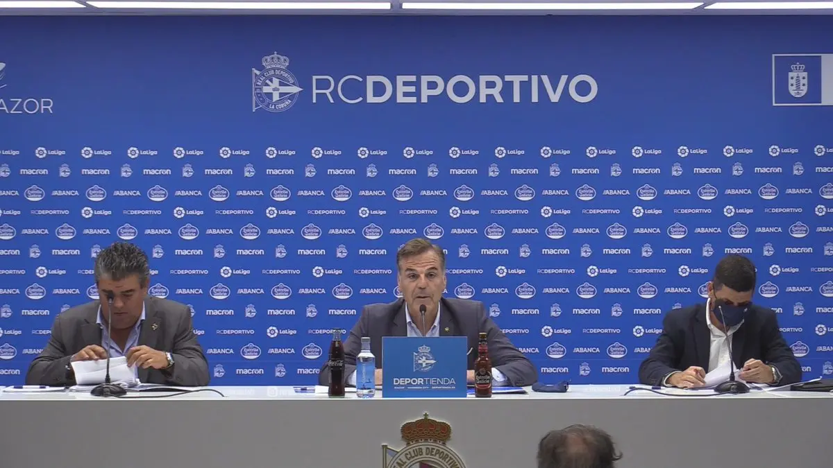Fernando Vidal, en el centro. / RCD