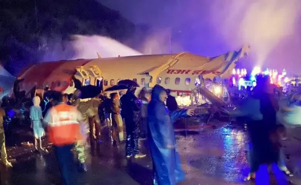 Accidente a&eacute;reo en India. Twitter.