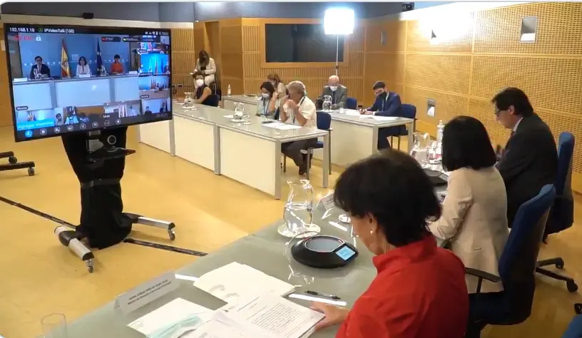 Ministros de Gobierno con representantes de las autonom&iacute;as. / @desdelamoncloa