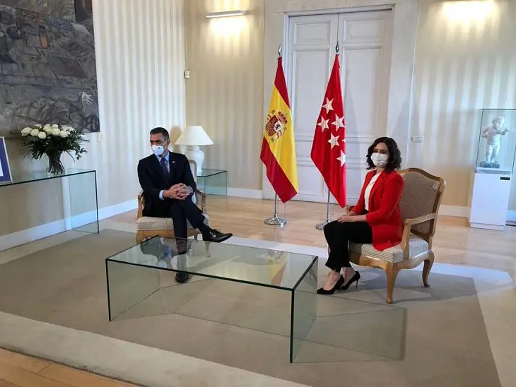 Pedro Sánchez e Isabel Díaz Ayuso. / Mundiario