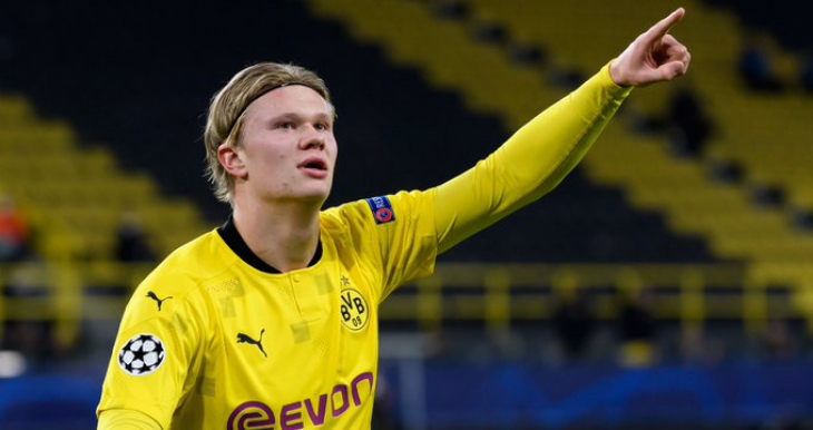 Erling Haaland, tendr&aacute; que decidir pronto si continuar&aacute; o no en el Borussia Dortmund / Archivo Mundiario