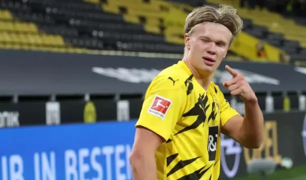 Erling Haaland, delantero.