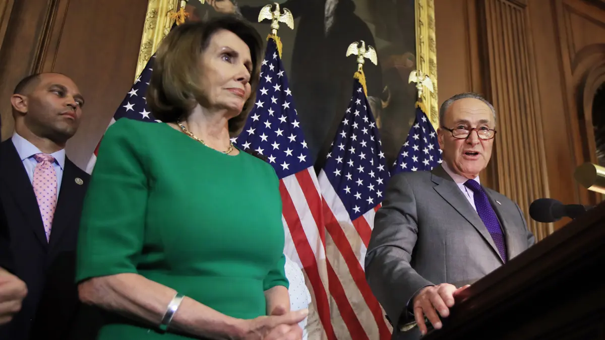 El l&iacute;der del Senado, Chuck Schumer (derecha), y la presidenta de la C&aacute;mara de Representantes de EE UU, Nancy Pelosi. / CBS