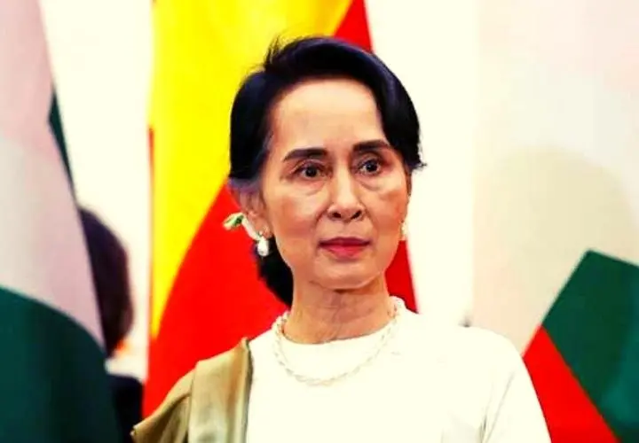 Aung San Suu Kyi, pol&iacute;tica birmana y nobel de la Paz. RR SS.