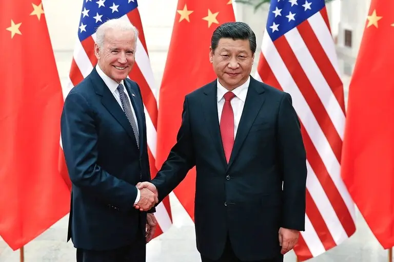 El presidente de Estados Unidos, Joe Biden, junto a su hom&oacute;logo de China, Xi Jinping, cuando el primero era vicepresidente del Gobierno de Obama. / NBC