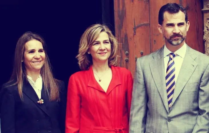 Infanta Elena, infanta Cristina y el rey Felipe VI. RR SS.