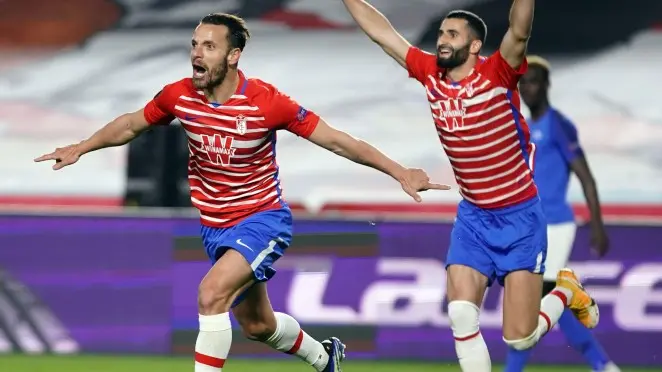 Roberto Soldado celebra el gol de la victoria. granadacf.es