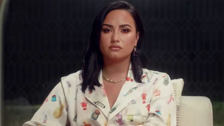 Demi Lovato, cantante, en el documental Dancing With The Devil. YouTube.