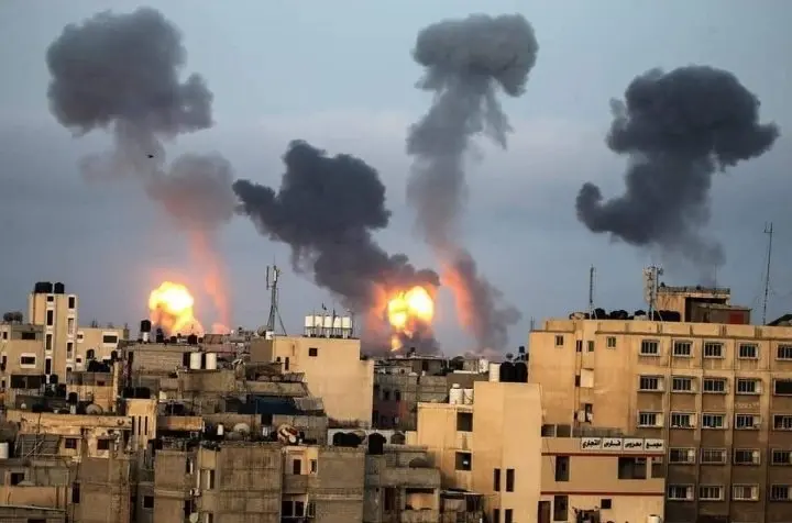 Un bombardeo en Gaza. / Twitter.