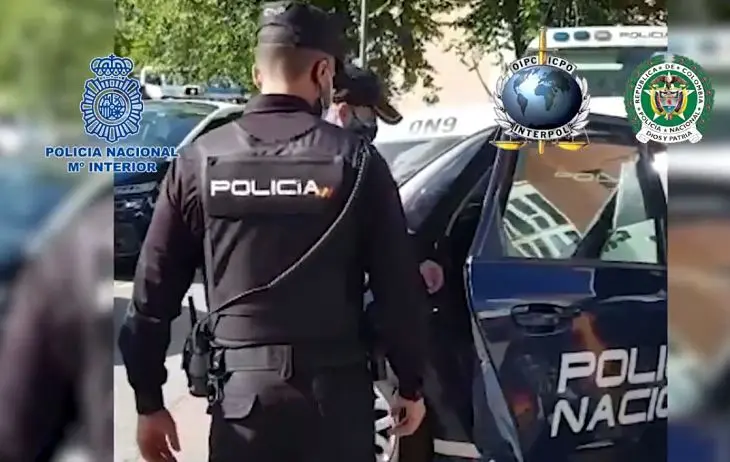 La Polic&iacute;a Nacional traslada al sicario colombiano. / @policia