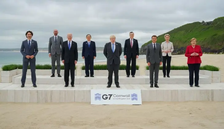 Los l&iacute;deres posan juntos en la cumbre del G-7 en Cornualles. Twitter @eucopresident