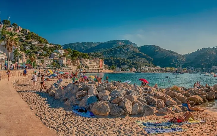 Turistas en el Port de Soller, Mallorca. Pixabay Walkerssk (1)