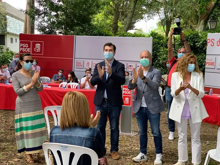 Gonzalo Caballero acompa&ntilde;ado de David, regades, carmela Silva y Maica Larriba en el Comit&eacute; Provincial del PSdeG de Pontevedra. / PSdeG-PSOE