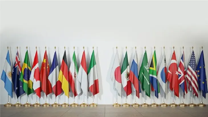 Banderas de pa&iacute;ses que participan en la cumbre del G20. / Twitter.com @g20org