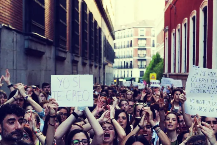 Una manifestaci&oacute;n feminista. / @IreneMontero