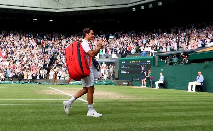 Federer se despidi&oacute; del All England Club ante la ovaci&oacute;n del p&uacute;blico. / Twitter