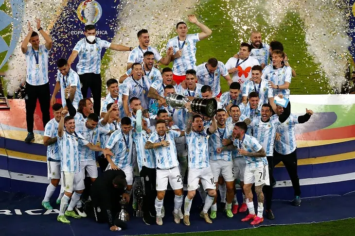 Messi levanta la Copa Am&eacute;rica con la Selecci&oacute;n Argentina. / Twitter