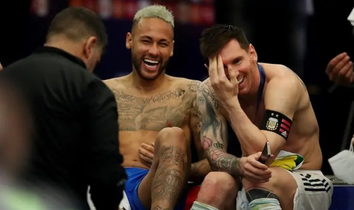 Neymar y Messi en los vestuarios.. @Felipe_Larrea