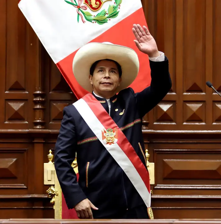 Pedro Castillo asume la presidencia de Per&uacute;.