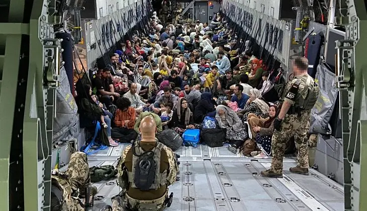 M&aacute;s de 20.000 personas evacuadas de Afganist&aacute;n. / RRSS